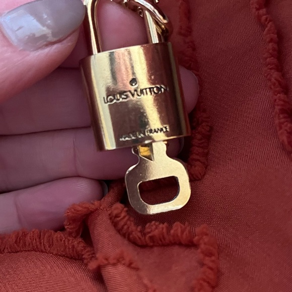 Louis Vuitton lock and key 303 on chain - Picture 5 of 6